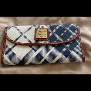 Dooney & Bourkey wallet